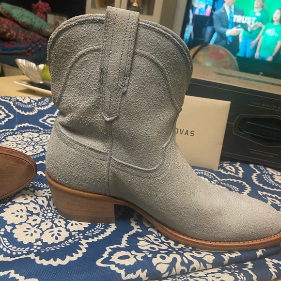 Brand new, never worn Tecova boots. Powder blue suede for a fashionista. - Picture 3 of 13